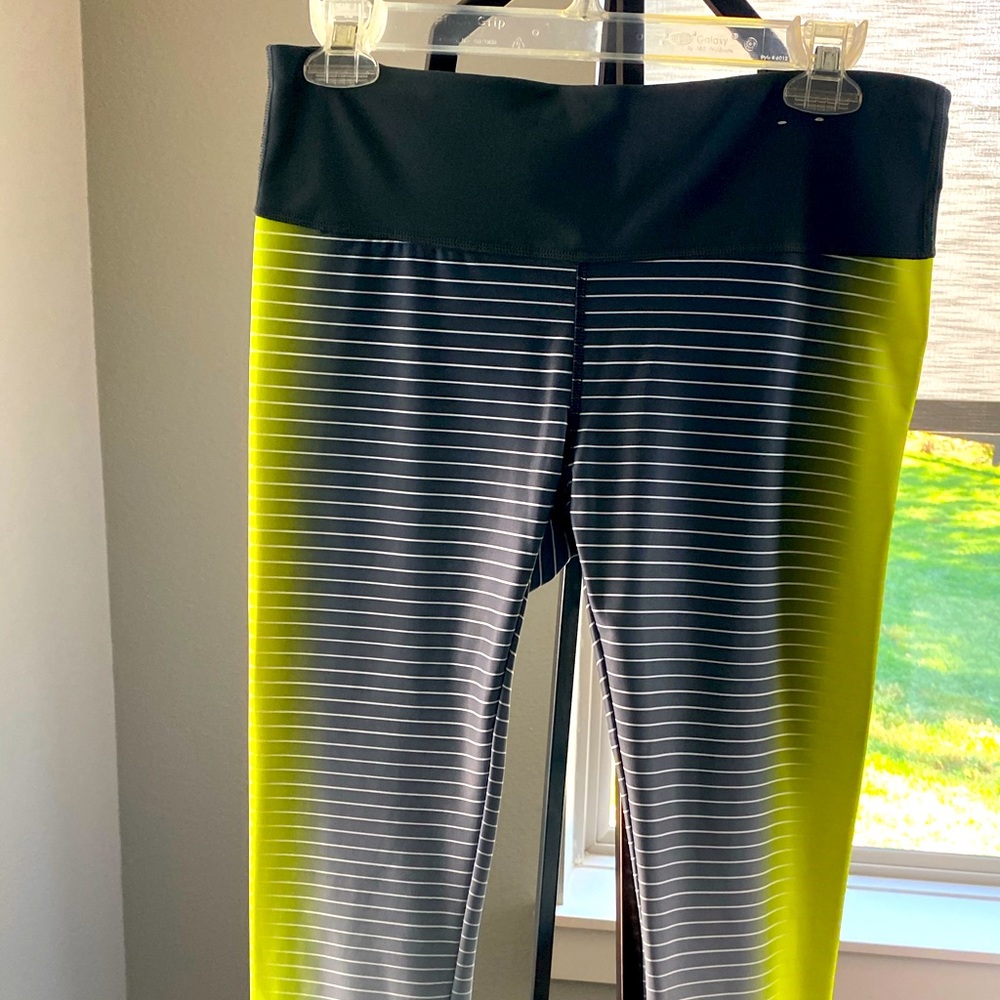 Gap -Workout Capri legging